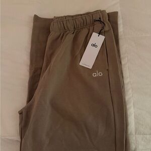 Alo Gravel Accolade Straight Leg Sweatpants with Logo